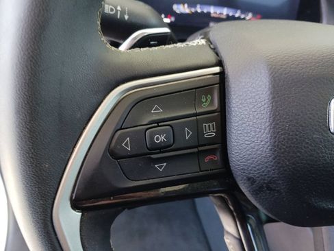 Used 2023 Jeep Grand Cherokee Laredo RWD image 33