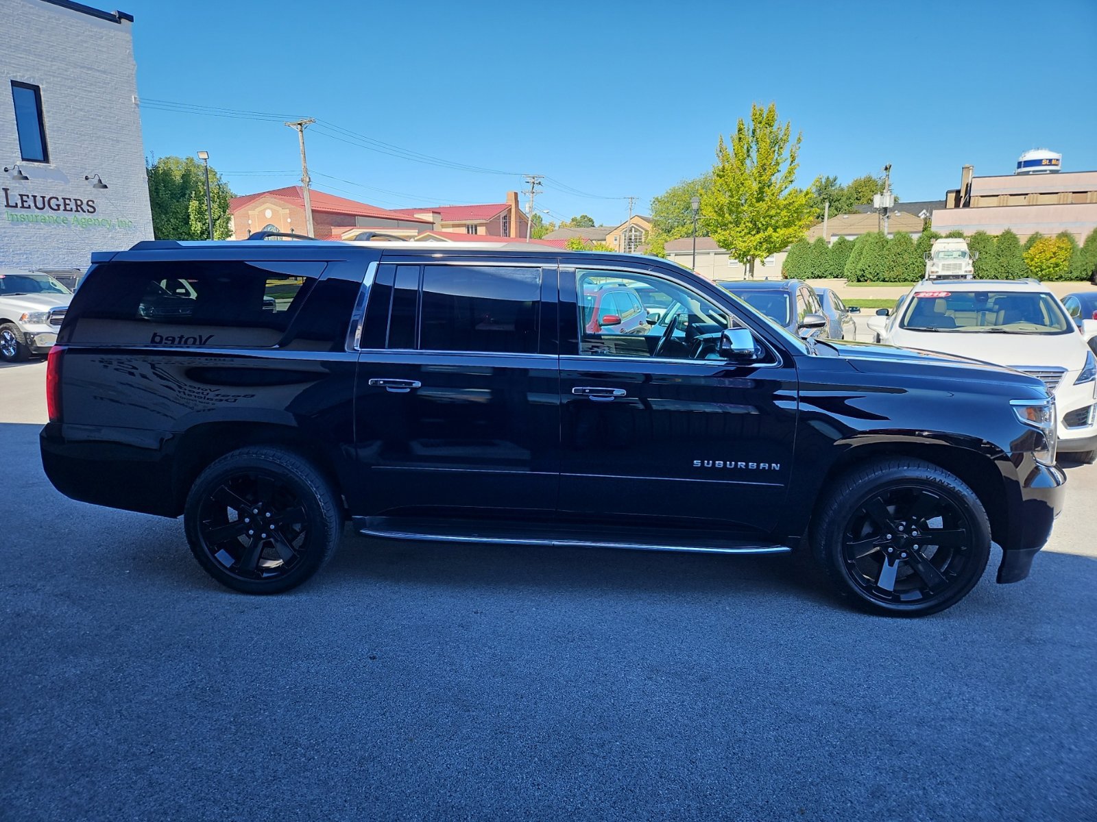 Used 2017 Chevrolet Suburban Premier AWD/4WD image 8
