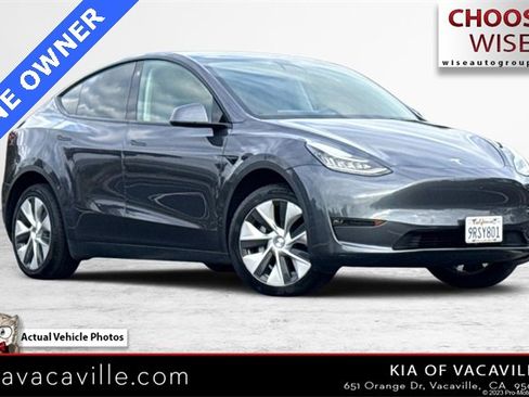 Used 2022 Tesla Model Y Long Range image 1