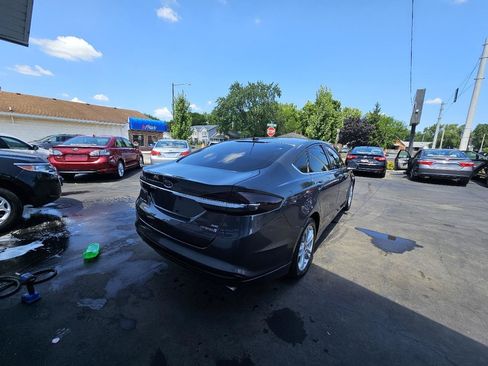 Used 2018 Ford Fusion SE FWD image 11