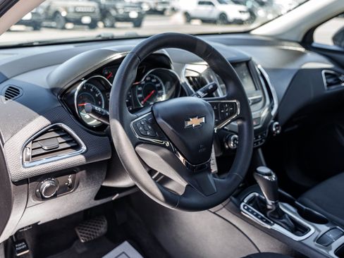 Used 2016 Chevrolet Cruze LT FWD image 7