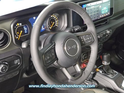 Used 2025 Jeep Gladiator Mojave AWD/4WD image 26