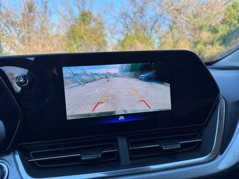 Used 2025 Chevrolet Trax LT w/ LT Convenience Package image 17