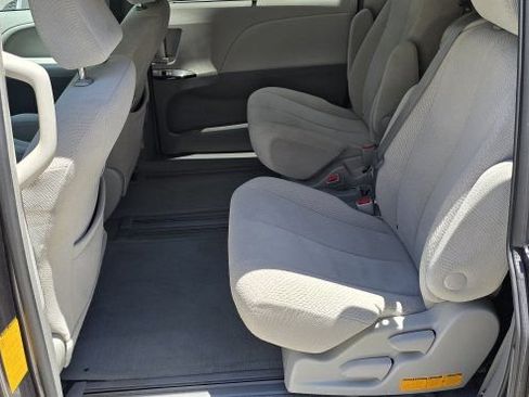 Used 2012 Toyota Sienna LE FWD image 22