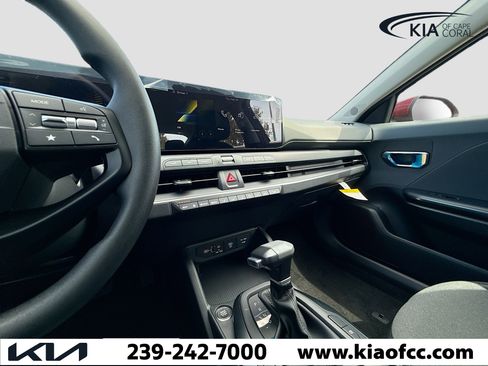 New 2025 Kia K4 LXS FWD image 24