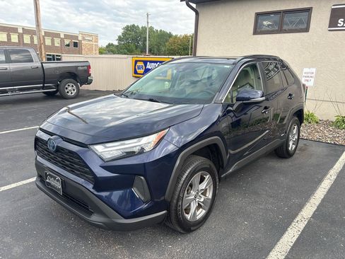 Used 2022 Toyota RAV4 XLE w/ Convenience Package AWD/4WD image 7