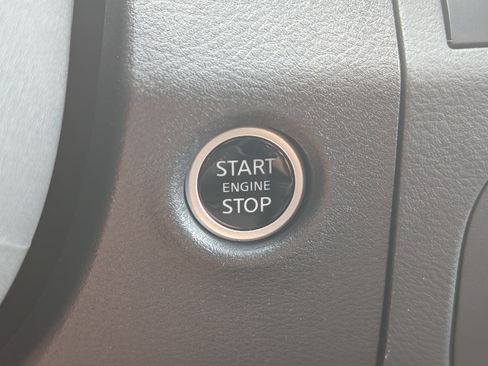Used 2025 Nissan Frontier PRO-4X w/ Pro Convenience Package AWD/4WD image 32