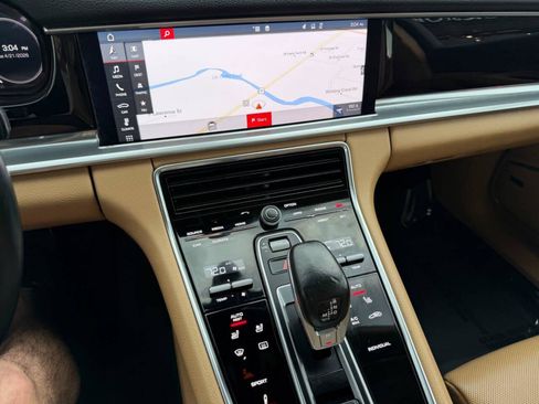 Used 2018 Porsche Panamera 4 RWD image 27