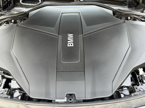 Used 2025 BMW i7 eDrive50 image 34