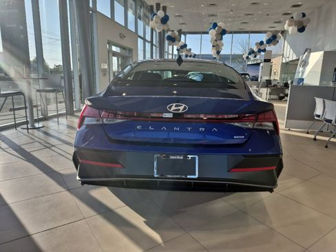 New 2025 Hyundai Elantra Limited FWD image 7