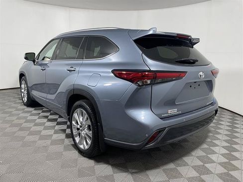 Used 2022 Toyota Highlander Limited AWD/4WD image 5