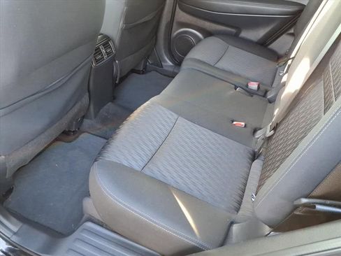 Used 2017 Nissan Rogue SV image 9