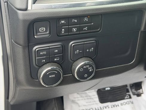 Used 2025 Chevrolet Tahoe LT AWD/4WD image 32