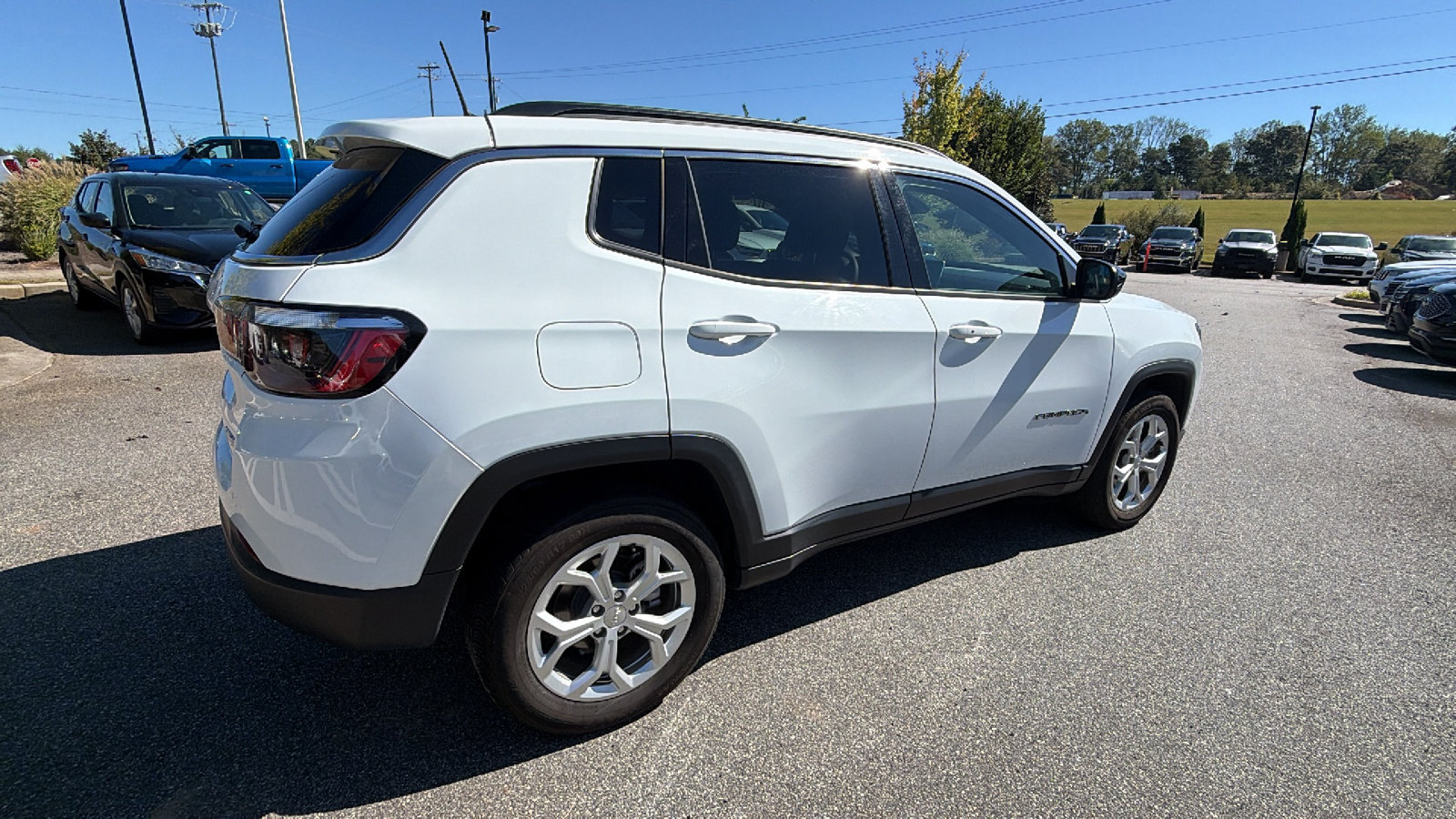 Used 2024 Jeep Compass Latitude AWD/4WD image 8