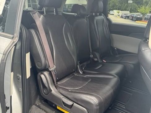 Used 2023 Kia Carnival LX FWD image 36