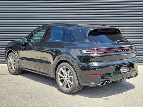 Certified 2025 Porsche Cayenne AWD/4WD image 3