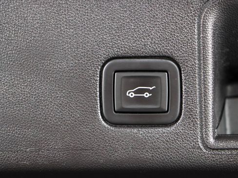 Used 2024 GMC Terrain SLT image 29