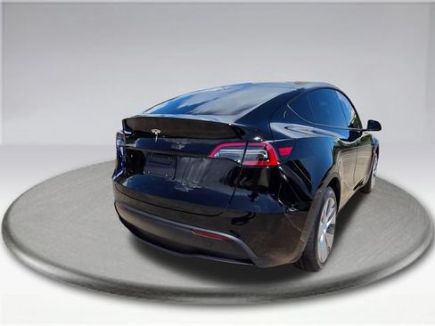 Used 2023 Tesla Model Y 2WD image 12