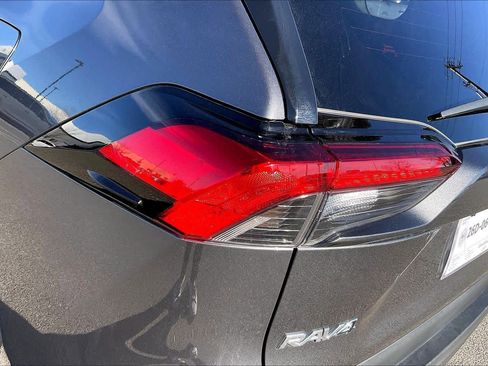 Used 2022 Toyota RAV4 XLE w/ Convenience Package image 28