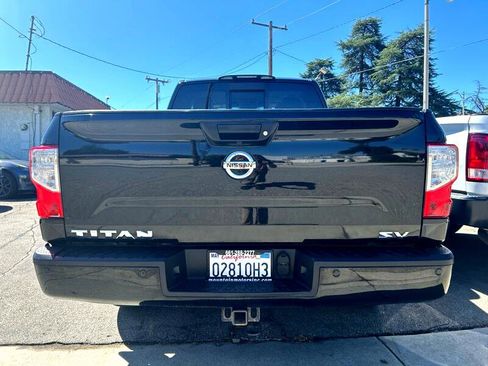 Used 2017 Nissan Titan SV image 4