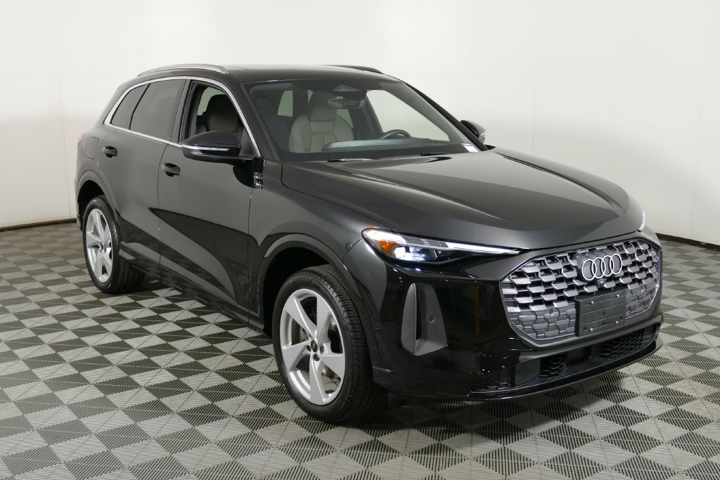 Used 2025 Audi Q5 Premium Plus AWD/4WD image 1