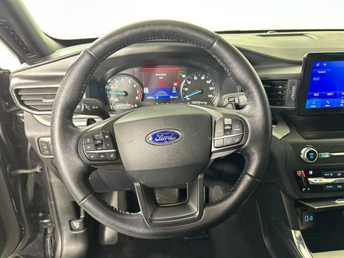 Used 2020 Ford Explorer XLT w/ Equipment Group 202A image 14