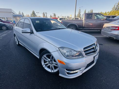 Used 2014 Mercedes-Benz C 250 Sedan image 3
