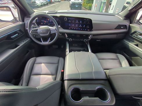 Used 2025 Chevrolet Suburban Z71 AWD/4WD image 20