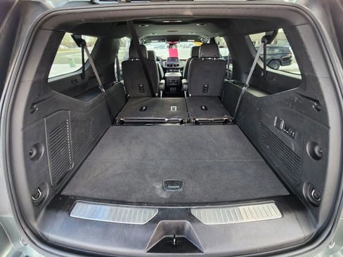 Used 2023 Chevrolet Suburban Premier image 23