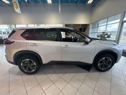 Used 2024 Nissan Rogue SV AWD/4WD image 14
