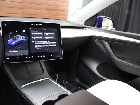 Used 2022 Tesla Model Y Performance image 45