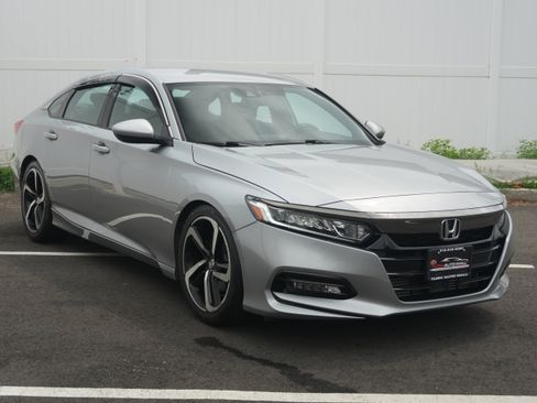 Used 2019 Honda Accord Sport image 4