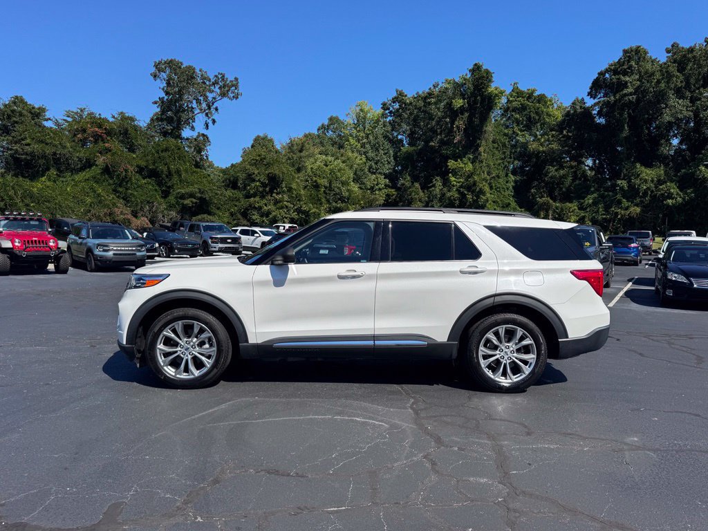 Used 2022 Ford Explorer XLT w/ Equipment Group 202A AWD/4WD image 3