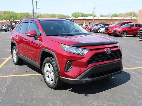 Used 2021 Toyota RAV4 LE AWD/4WD image 4