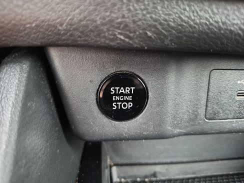 Used 2024 Nissan Rogue SV FWD image 26