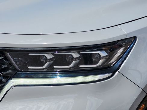 Used 2023 Kia Sorento SX image 8