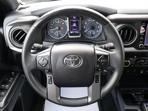 Used 2021 Toyota Tacoma TRD Off-Road w/ Technology Package AWD/4WD image 14