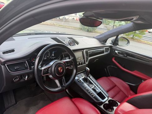 Used 2015 Porsche Macan Turbo image 11