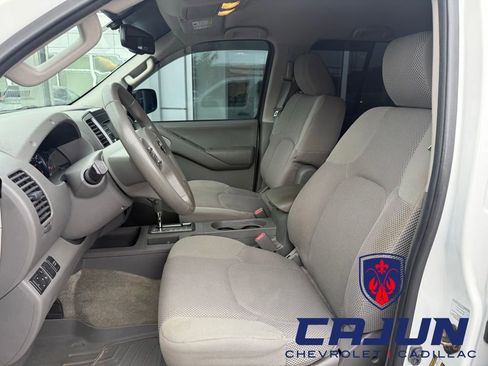Used 2014 Nissan Frontier SV RWD image 8
