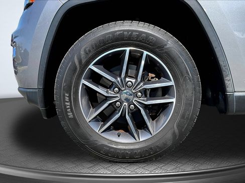Used 2017 Jeep Grand Cherokee Limited w/ Trailer Tow Group IV AWD/4WD image 29