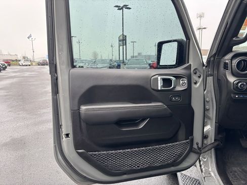 Used 2023 Jeep Wrangler Unlimited Sahara w/ Cold Weather Group AWD/4WD image 24