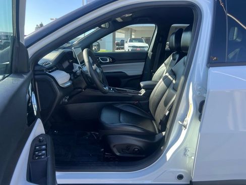 Used 2025 Jeep Compass Limited AWD/4WD image 23