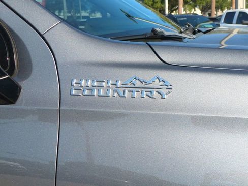 Used 2022 Chevrolet Suburban High Country image 13