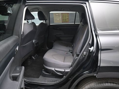 Certified 2021 Toyota Highlander LE image 28