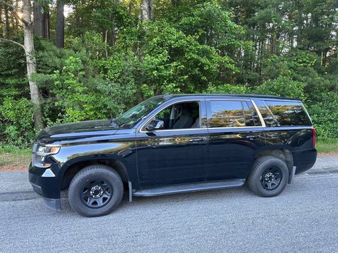 Used 2020 Chevrolet Tahoe 4WD w/ Remote Keyless Entry Package image 1