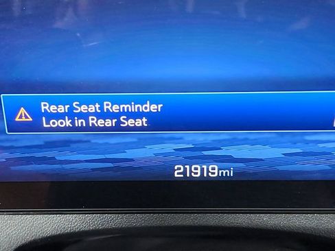 Used 2025 Chevrolet Traverse LT FWD image 21