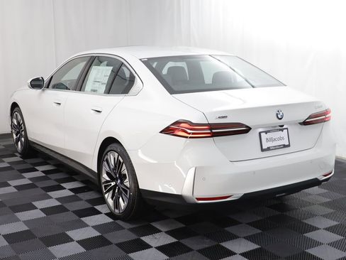 New 2026 BMW 530i xDrive w/ Premium Package AWD/4WD image 17