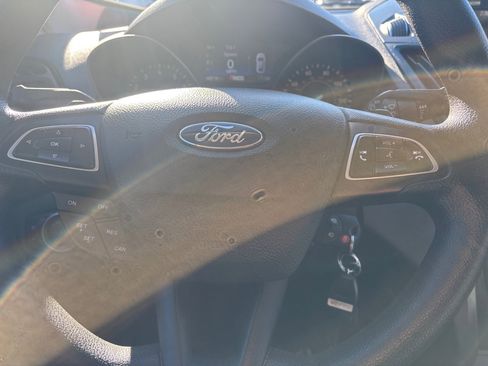 Used 2017 Ford Escape SE image 19