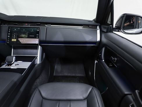 Used 2025 Land Rover Range Rover SE AWD/4WD image 17