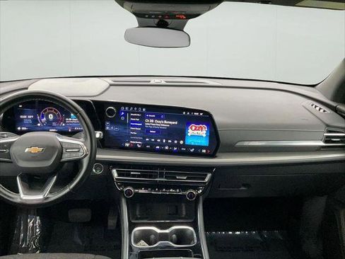 Used 2025 Chevrolet Traverse LT image 16